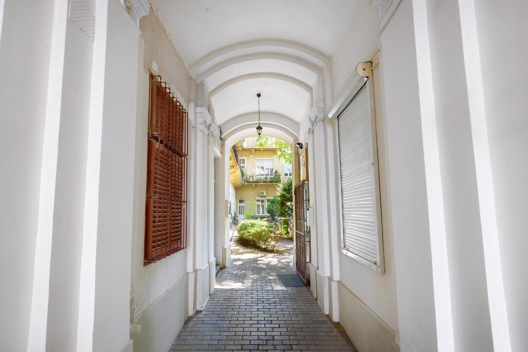 Soho Street Private Apartment 6 Persons บูดาเปสต์ ภายนอก รูปภาพ
