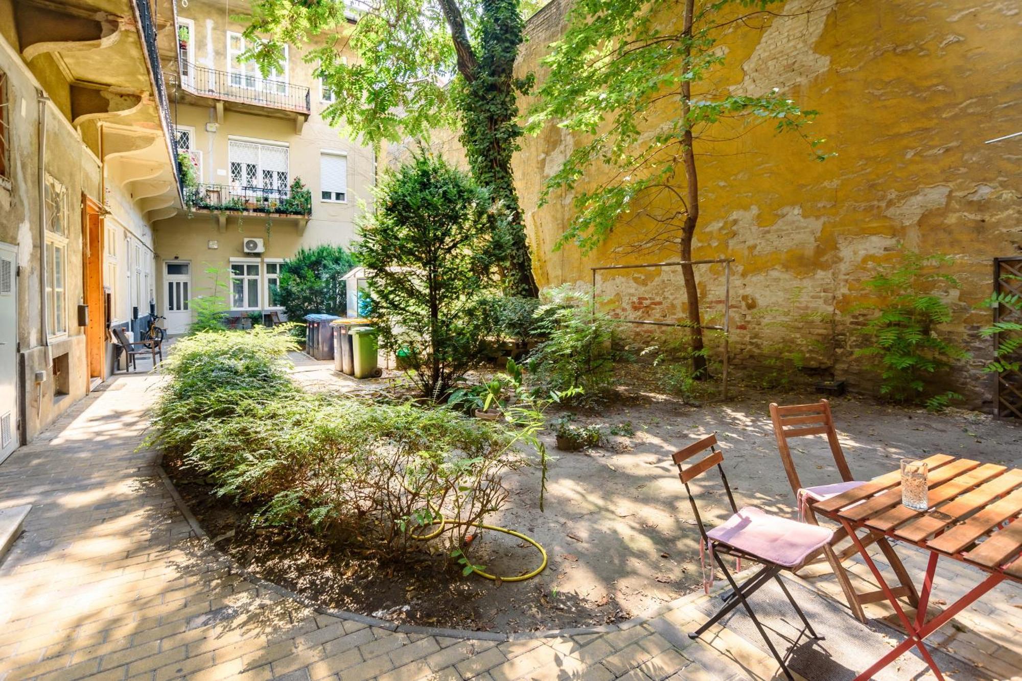 Soho Street Private Apartment 6 Persons บูดาเปสต์ ภายนอก รูปภาพ